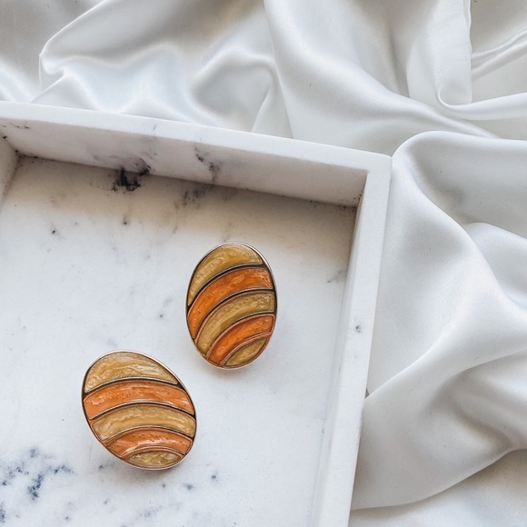 Vintage 1970s Orange Striped Oval Clip Earrings - Picture 3 of 5